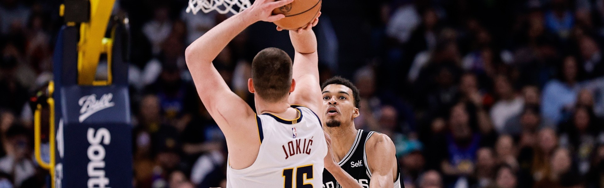 kaiyun-约基奇生涯战文班4胜2负 场均得分约基奇更多 抢断&amp;盖帽文班占优