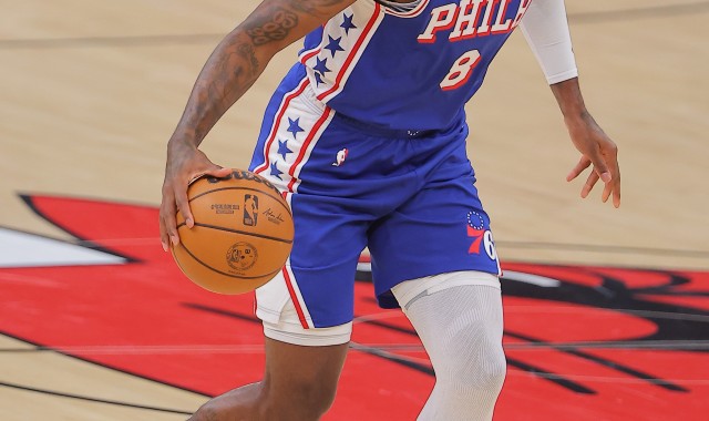 下半场有些乏力！乔治11中5拿到14分7板2助 下半场仅得2分